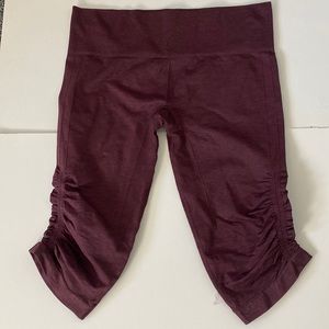 Lululemon short leggings color burgundy